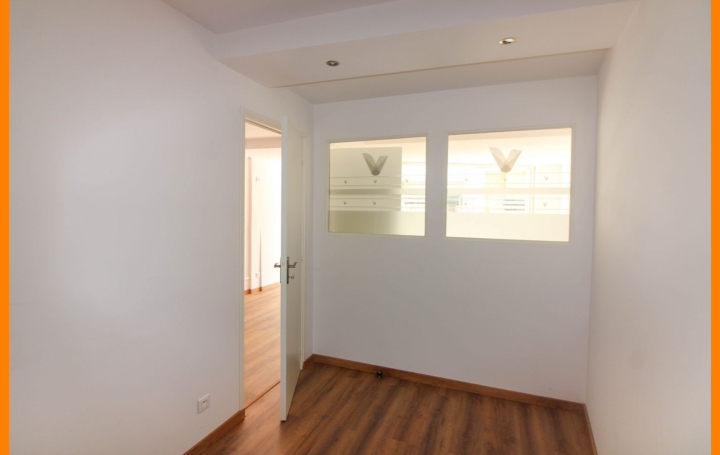 Local commercial MONTLUEL (01120)  60 m2 157 000 € 