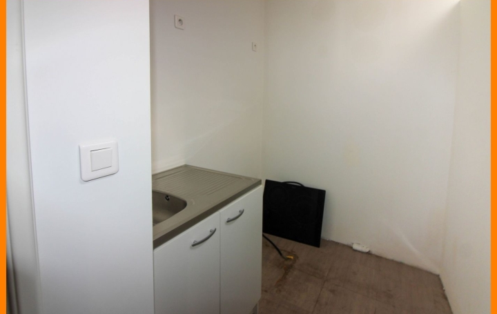 Local commercial MONTLUEL (01120)  60 m2 157 000 € 