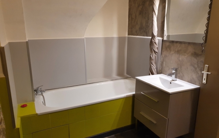 2 Pièces NIMES (30900)  45 m2 670 € 