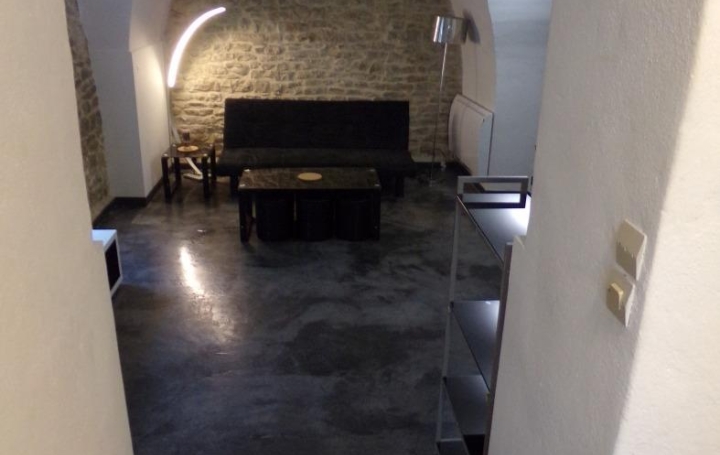 2 Pièces NIMES (30900)  45 m2 670 € 