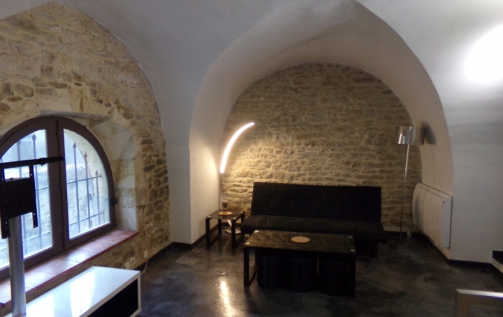 2 Pièces NIMES (30900)  45 m2 670 € 