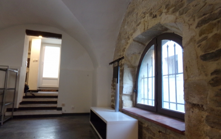 2 Pièces NIMES (30900)  45 m2 670 € 