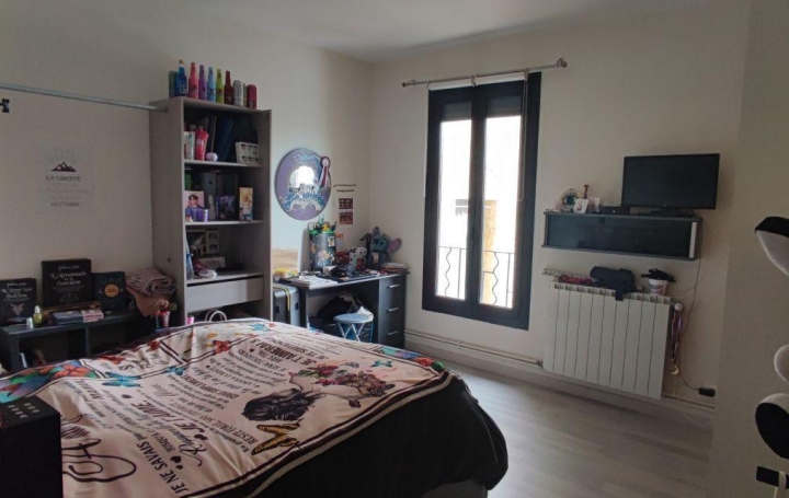 Maison SAINT-MAXIMIN (30700)  125 m2 1 200 € 