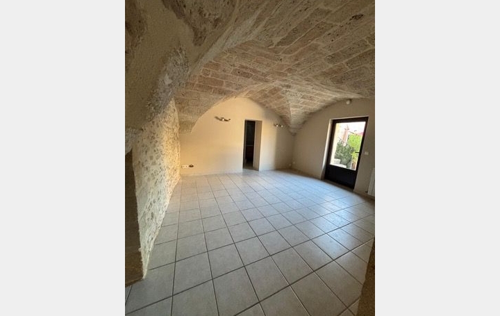 Maison SAINT-MAXIMIN (30700)  125 m2 1 200 € 