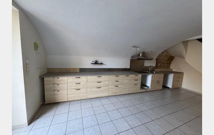 Maison SAINT-MAXIMIN (30700)  125 m2 1 200 € 