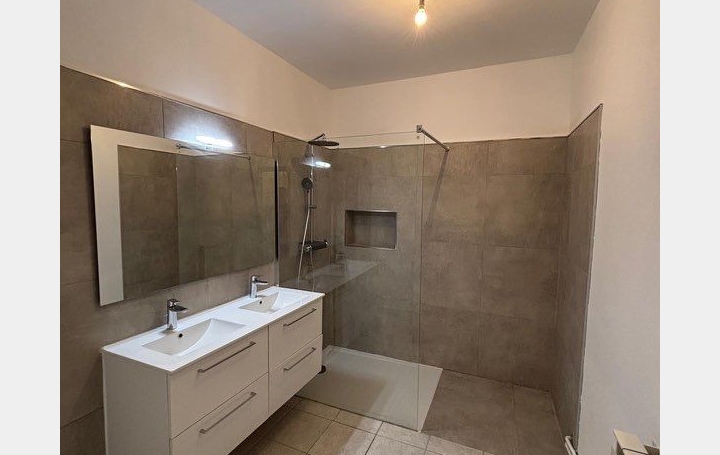 Maison SAINT-MAXIMIN (30700)  125 m2 1 200 € 