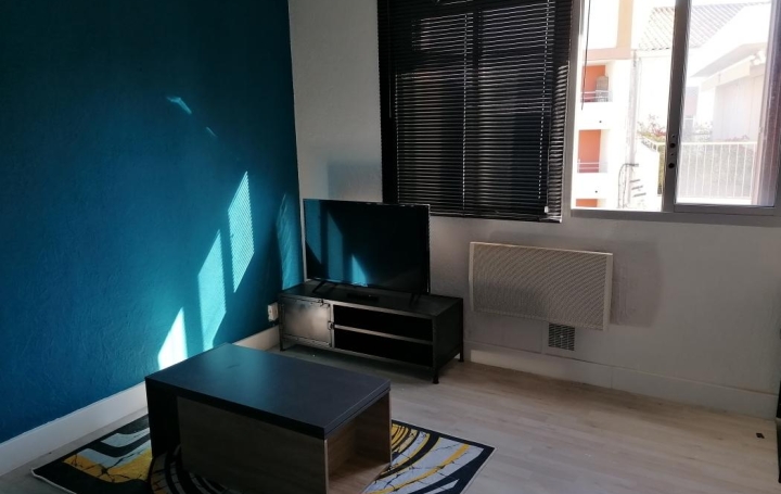 Studio NIMES (30000)  20 m2 400 € 