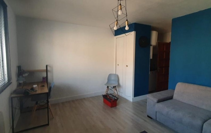 Studio NIMES (30000)  20 m2 400 € 
