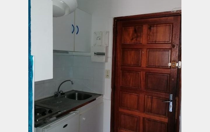 Studio NIMES (30000)  20 m2 400 € 