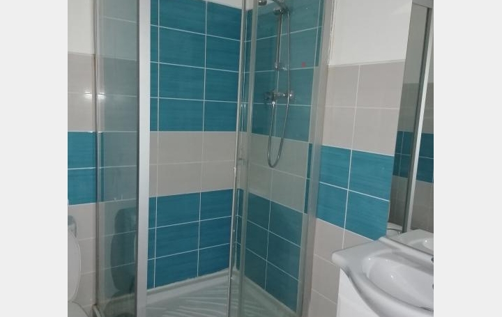 Studio NIMES (30000)  20 m2 400 € 