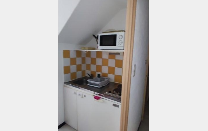 Studio NIMES (30000)  15 m2 295 € 