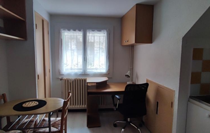 Studio NIMES (30000)  15 m2 295 € 