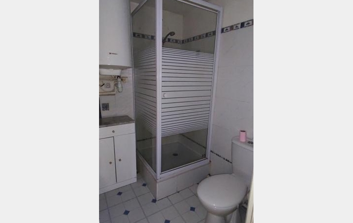 Studio NIMES (30000)  15 m2 295 € 