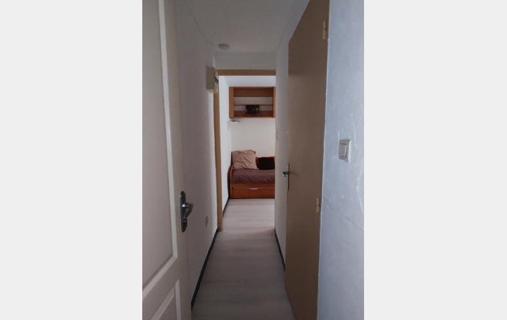Studio NIMES (30000)  15 m2 295 € 