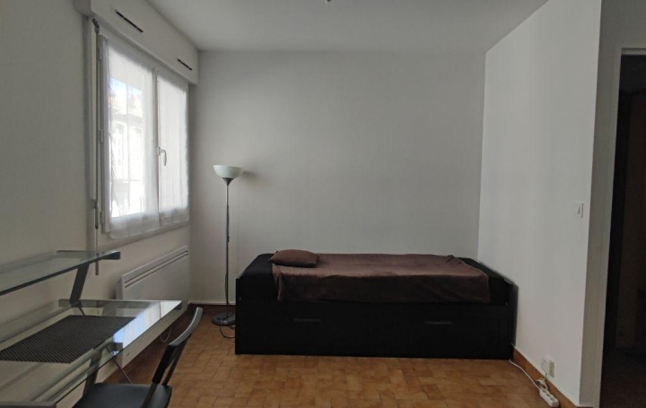 Studio NIMES (30000)  20 m2 450 € 