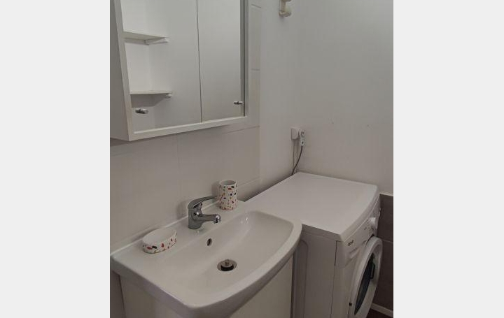 Studio NIMES (30000)  20 m2 450 € 