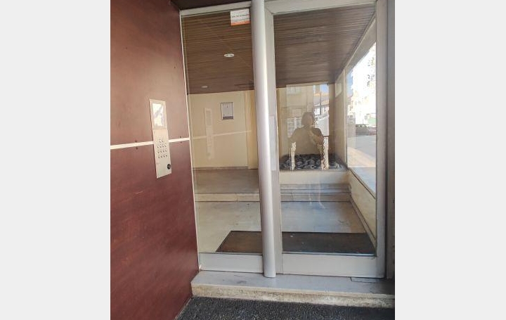 Studio NIMES (30000)  20 m2 450 € 