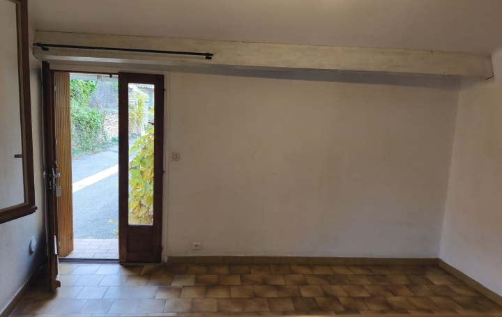 2 Pièces SAINT-MAXIMIN (30700)  40 m2 550 € 