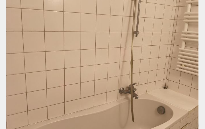 2 Pièces SAINT-MAXIMIN (30700)  40 m2 550 € 