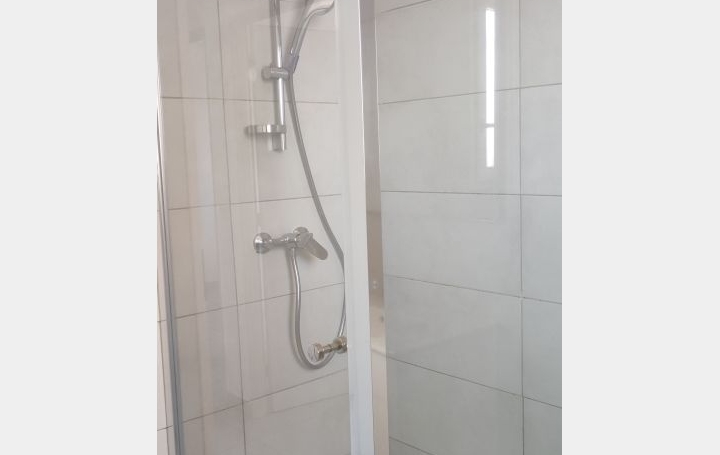 3 Pièces CABRIERES (30210)  70 m2 860 € 