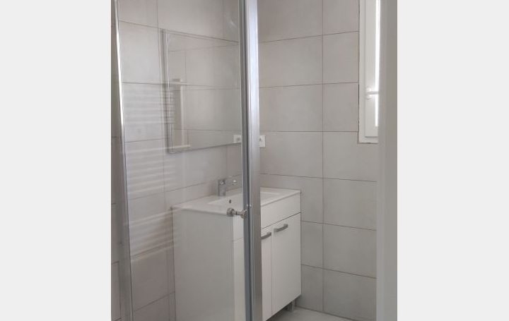 3 Pièces CABRIERES (30210)  70 m2 860 € 