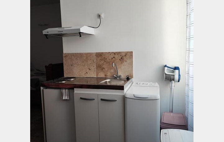Studio NIMES (30000)  21 m2 465 € 
