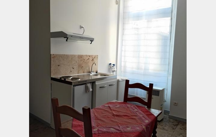 Studio NIMES (30000)  21 m2 465 € 