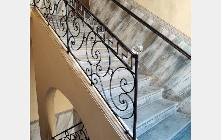 Studio NIMES (30000)  21 m2 465 € 