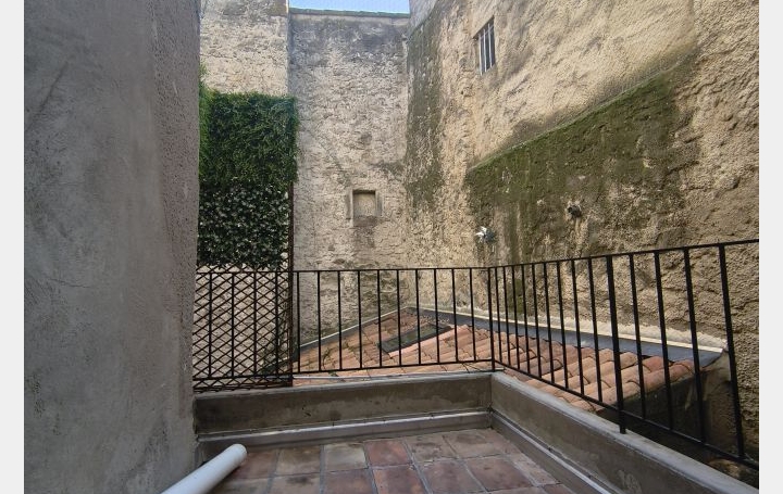 2 Pièces NIMES (30000)  50 m2 795 € 