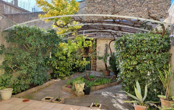 Maison de ville ORANGE (84100)  89 m2 900 € 