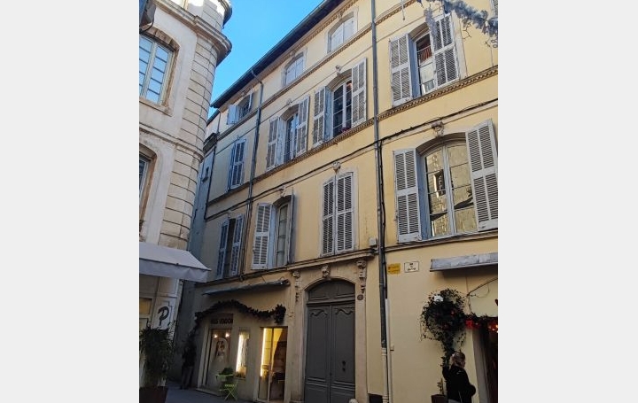 Studio NIMES (30000)  22 m2 420 € 