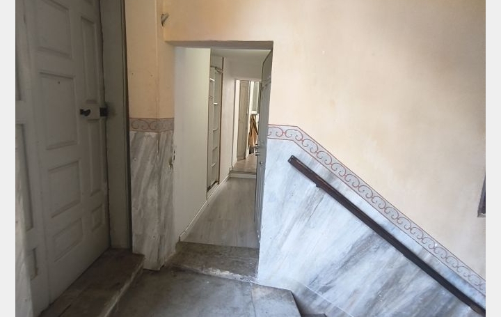 1 Pièce NIMES (30000)  27 m2 460 € 