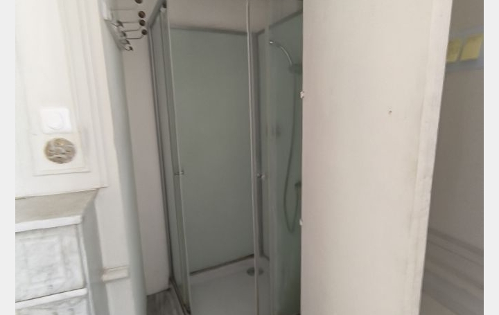 1 Pièce NIMES (30000)  27 m2 460 € 