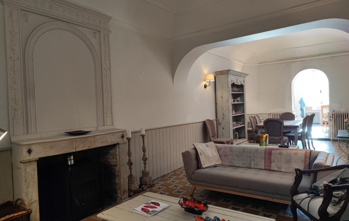 Propriété NIMES (30000)  438 m2 695 000 € 