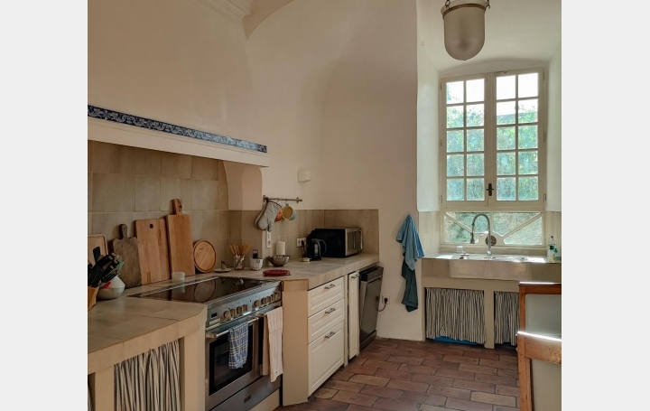 Propriété NIMES (30000)  438 m2 695 000 € 