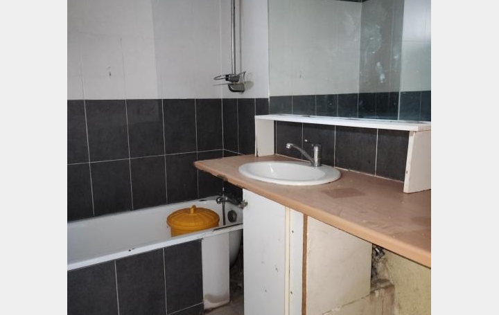 2 Pièces NIMES (30000)  53 m2 88 000 € 