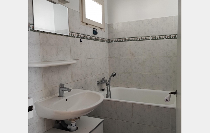 Maison de ville NIMES (30000)  90 m2 178 500 € 