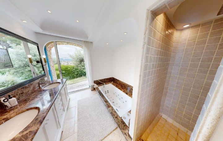 Maison CANNES (06400)  200 m2 2 490 000 € 