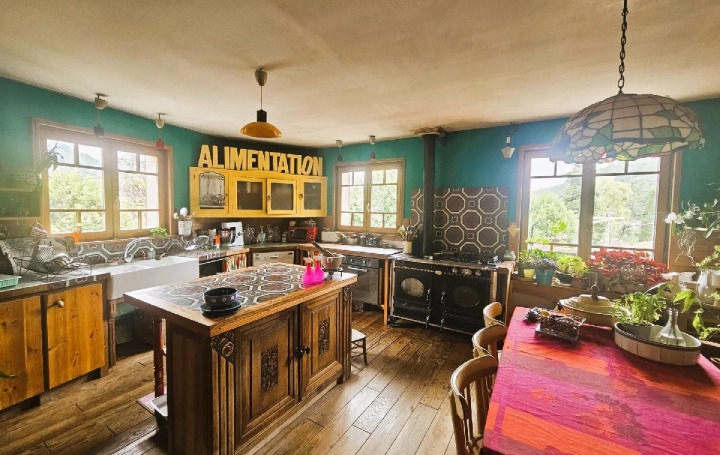 Immeuble GORBIO (06500)  275 m2 928 000 € 