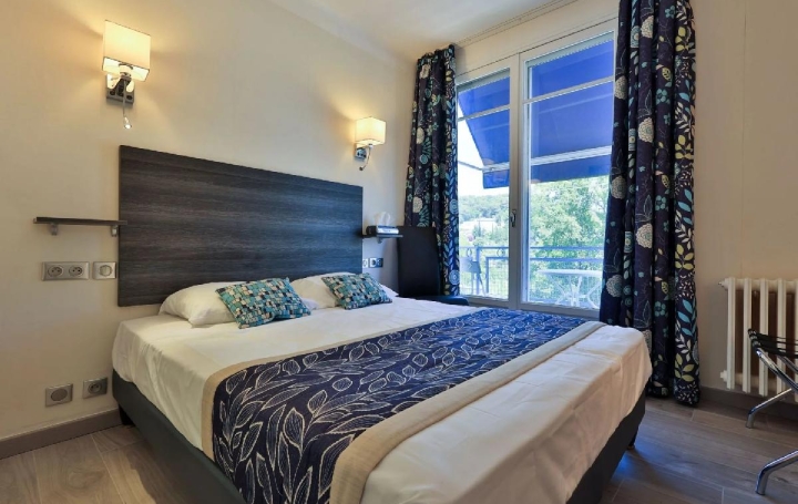 Local commercial VENCE (06140)   1 295 000 € 