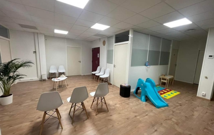 Réseau Immo-diffusion : Local commercial  LES MILLES  165 m2 1 € 