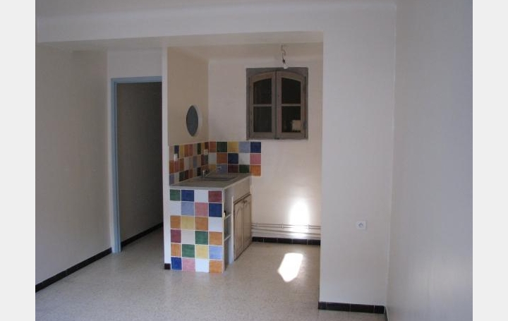 Réseau Immo-diffusion : Studio  GREOUX-LES-BAINS  27 m2 285 € 