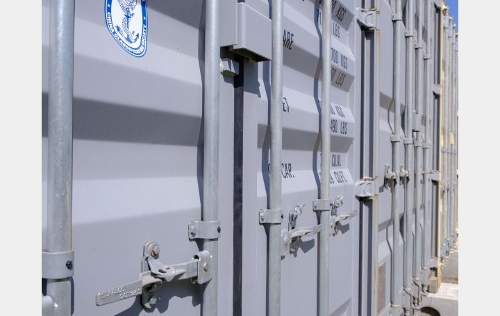 Garage PEYROLLES-EN-PROVENCE (13860)  28 m2 260 € 