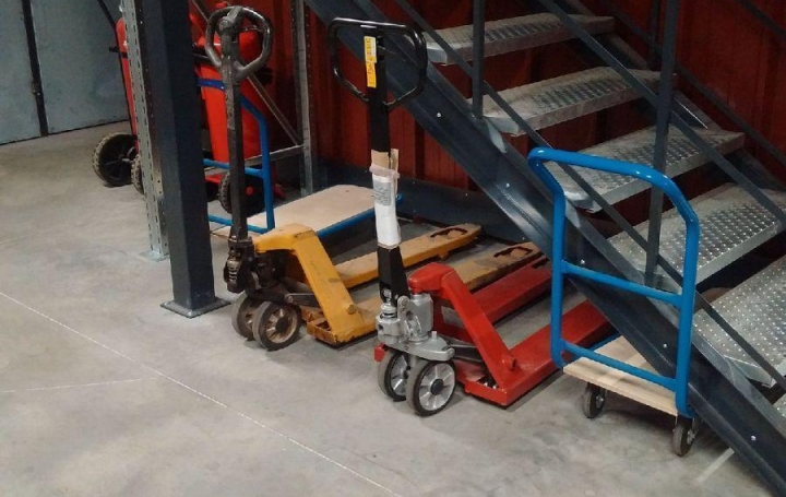 Garage PEYROLLES-EN-PROVENCE (13860)  8 m2 160 € 