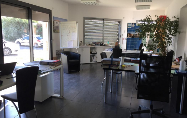 Réseau Immo-diffusion : Local commercial  EGUILLES  52 m2 1 300 € 