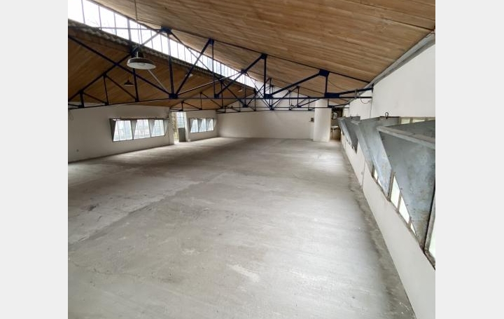 Réseau Immo-diffusion : Local commercial  PEYROLLES-EN-PROVENCE  145 m2 660 € 