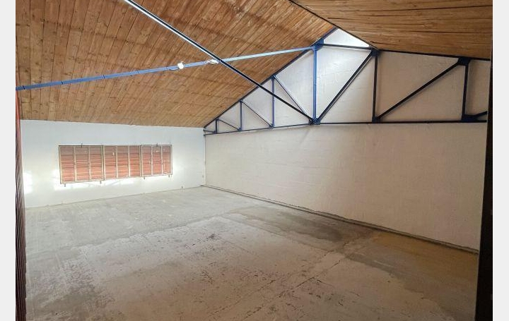 Garage PEYROLLES-EN-PROVENCE (13860)  30 m2 400 € 