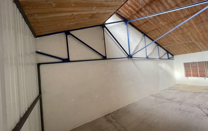 Garage PEYROLLES-EN-PROVENCE (13860)  30 m2 400 € 