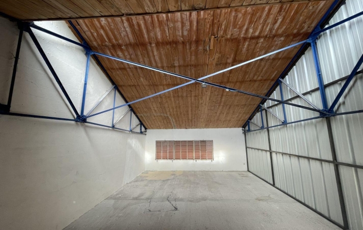 Garage PEYROLLES-EN-PROVENCE (13860)  30 m2 400 € 
