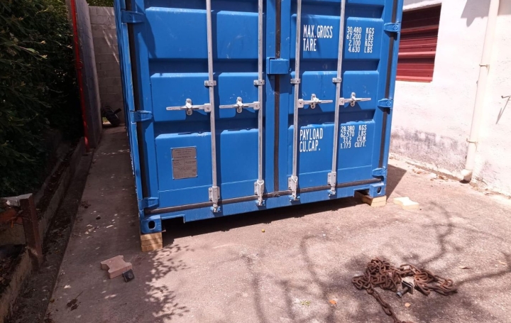 Garage MEYRARGUES (13650)  14 m2 190 € 